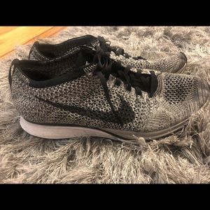 NIKE FLYKNIT SNEAKERS